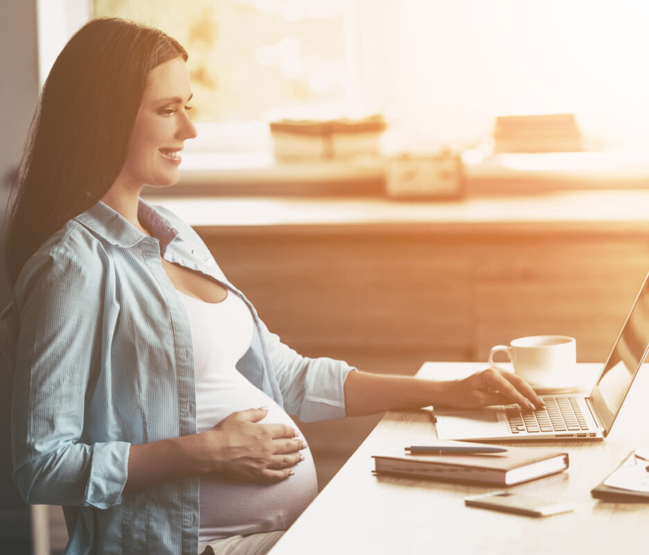 to-do-Liste für das dritte Trimester: Schwangere erledigt alle Anträge bevor das Baby kommt